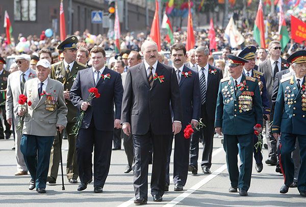 Фото лукашенко на 9 мая